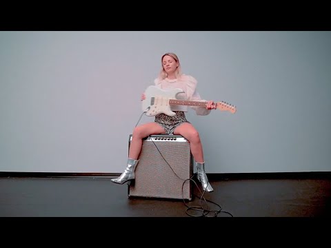 CHIC Julie Meletta Visual Lyrics Music Singer Newsong