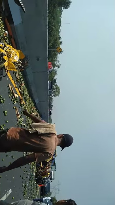 Telah terjadi kecelakaan TRUK bermuatan buah jeruk#janganlupasubcribe