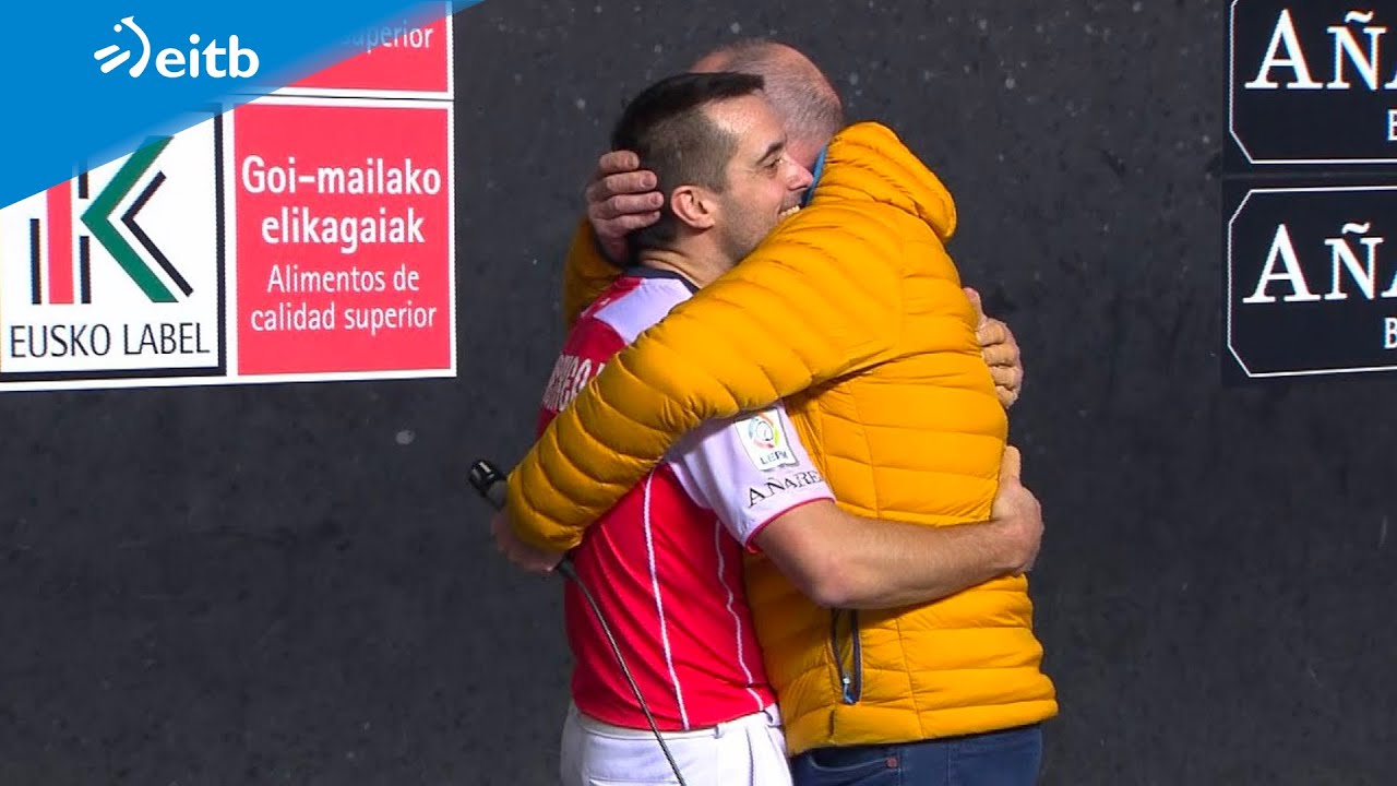 Oinatz Bengoetxeak Sebastian Lizasoren bertsoak jaso ditu Azpeitian jokatutako bere azken partidan