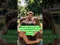 Y nosotros tenemos este mandamiento de él: El que ama a Dios, ame también a su hermano.1 Juan 4:21