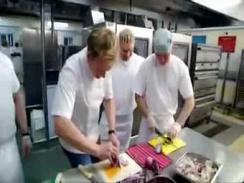 Gordon Ramsay teaches prisoners to cook. [VIDEO].flv