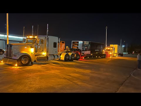 Kenworth w900s  {welcome to the light show} 😏🥱🔥🔥