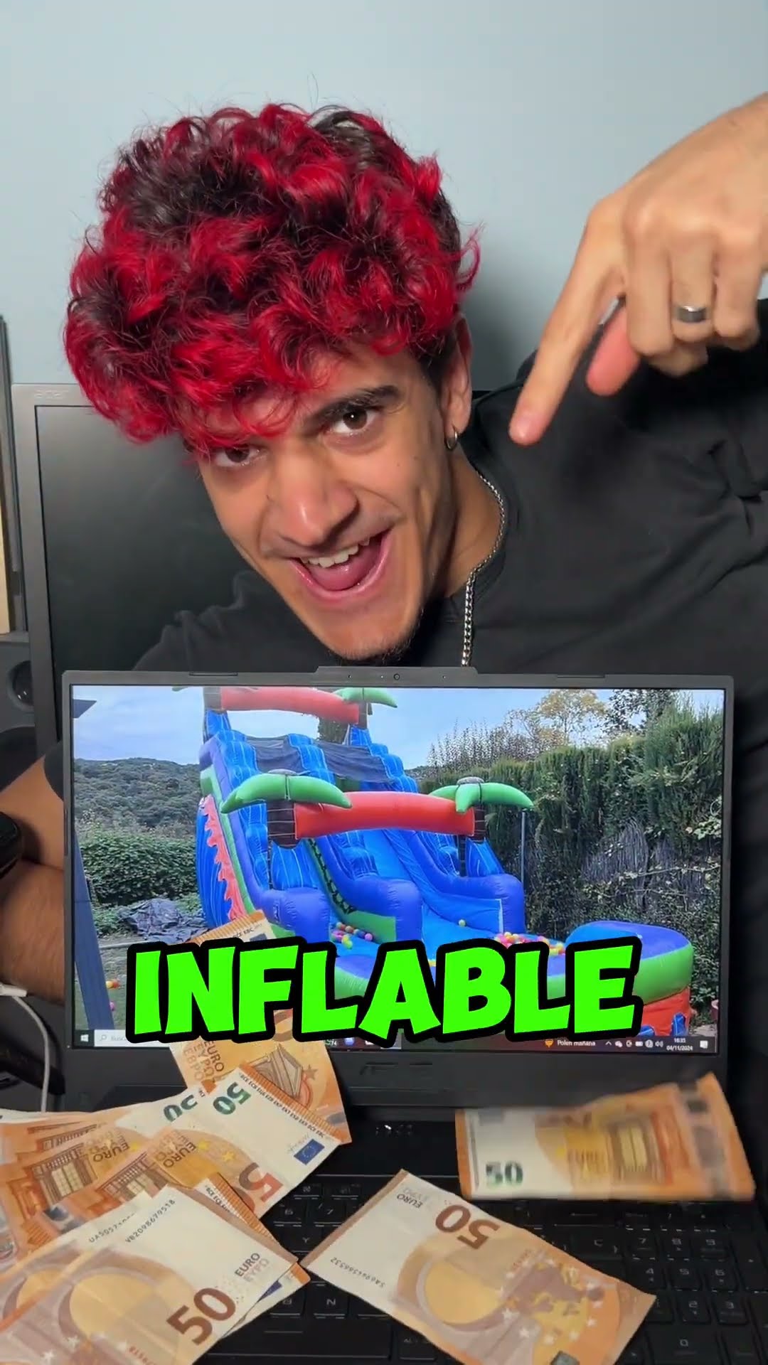 REGALO a mi CRUSH un INFLABLE por su CUMPLEAÑOS! (Me ENAMORO)