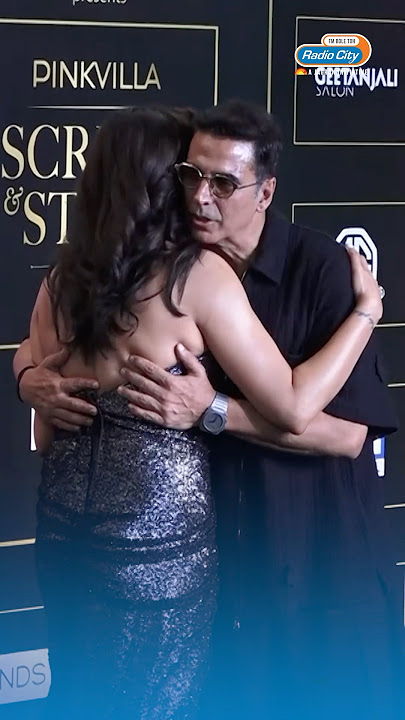 Akshay Kumar and Sushmita Sen’s sweet hug steals the show