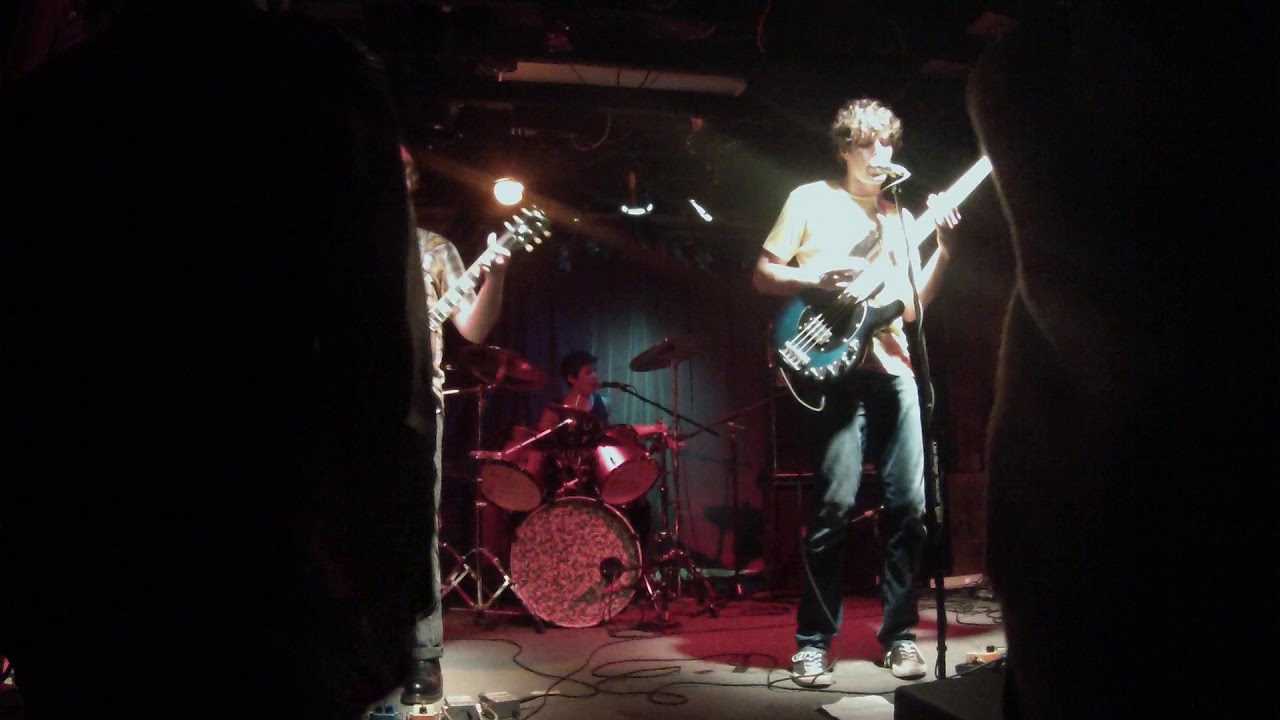 Caustic Casanova - Thundersnow (Live At Velvet Lounge in Washington, DC January 20, 2015) auf YouTube ansehen Caustic Casanova - Thundersnow (Live At Velvet Lounge in Washington, DC January 20, 2015) auf YouTube ansehen