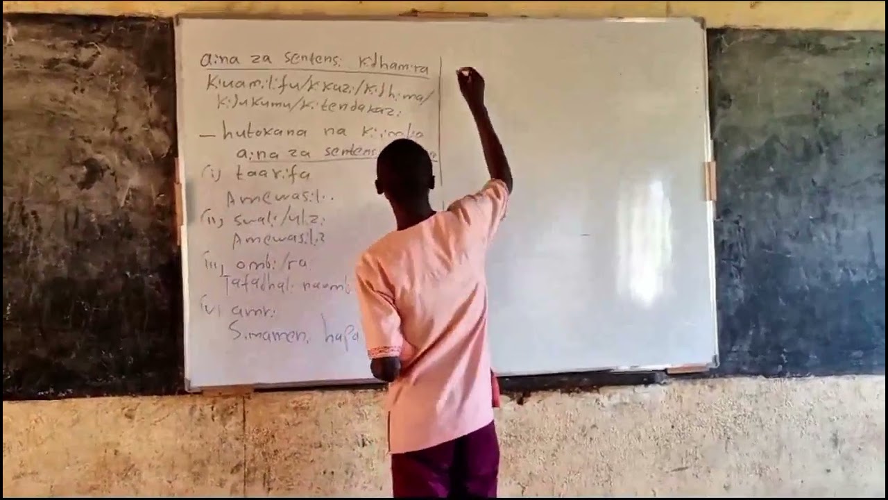 Uwasilishaji wa aina za sentensi kidhamira na kimuundo ukitumia nyimbo na fomyula