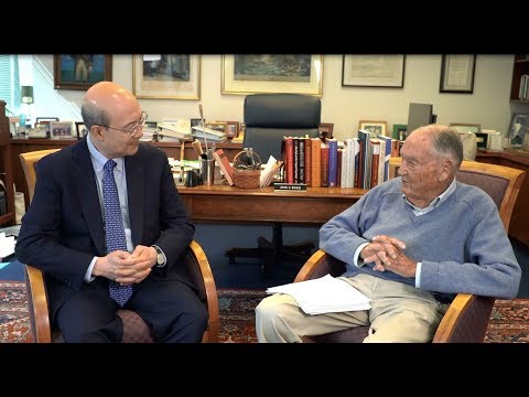 Video: John Bogle Neto vrednost: Wiki, poročen, družina, poroka, plača, bratje in sestre