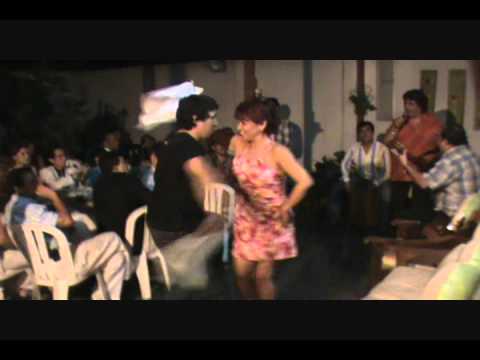 LUCY AVILES Y WILLY TERRY CANTANDO MARINERA LIMENA.wmv