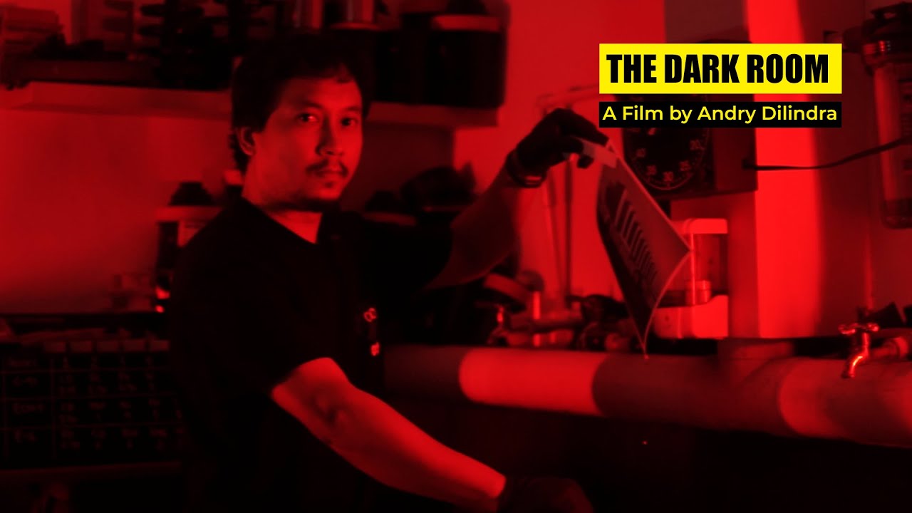 EPS.01 THE SAFELIGHT FILM LAB THE ONE STOP SERVICES LAB IN TOWN 