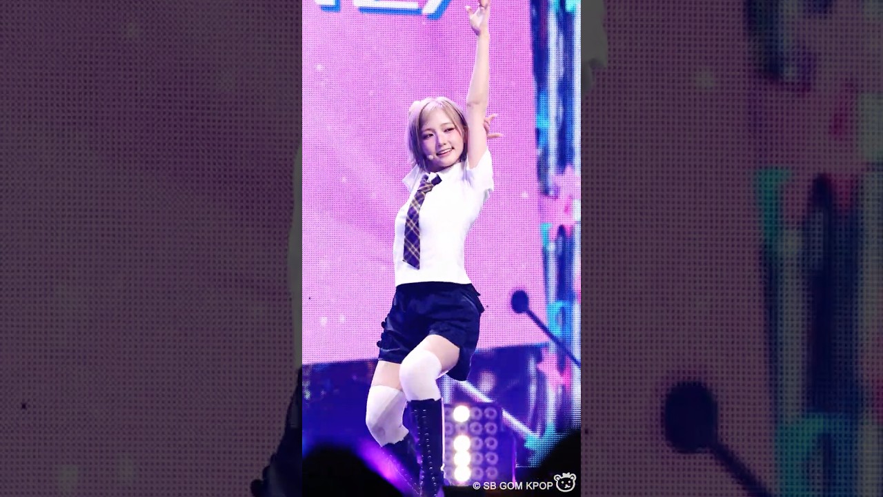 Mira KiiiKiii(키키) 지유 'DANCING ALONE' 챌린지 댄스 (Fan Concert D1 / 2026.05.16) en YouTube Mira KiiiKiii(키키) 지유 'DANCING ALONE' 챌린지 댄스 (Fan Concert D1 / 2026.05.16) en YouTube
