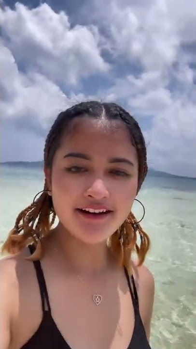 Pantai cilikarimunjawa cantik gadis