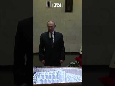 President Putin lays flowers next to Gorbachev's coffin in private.