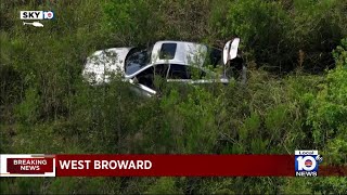 Driver flees from police, crashes stolen car in Broward