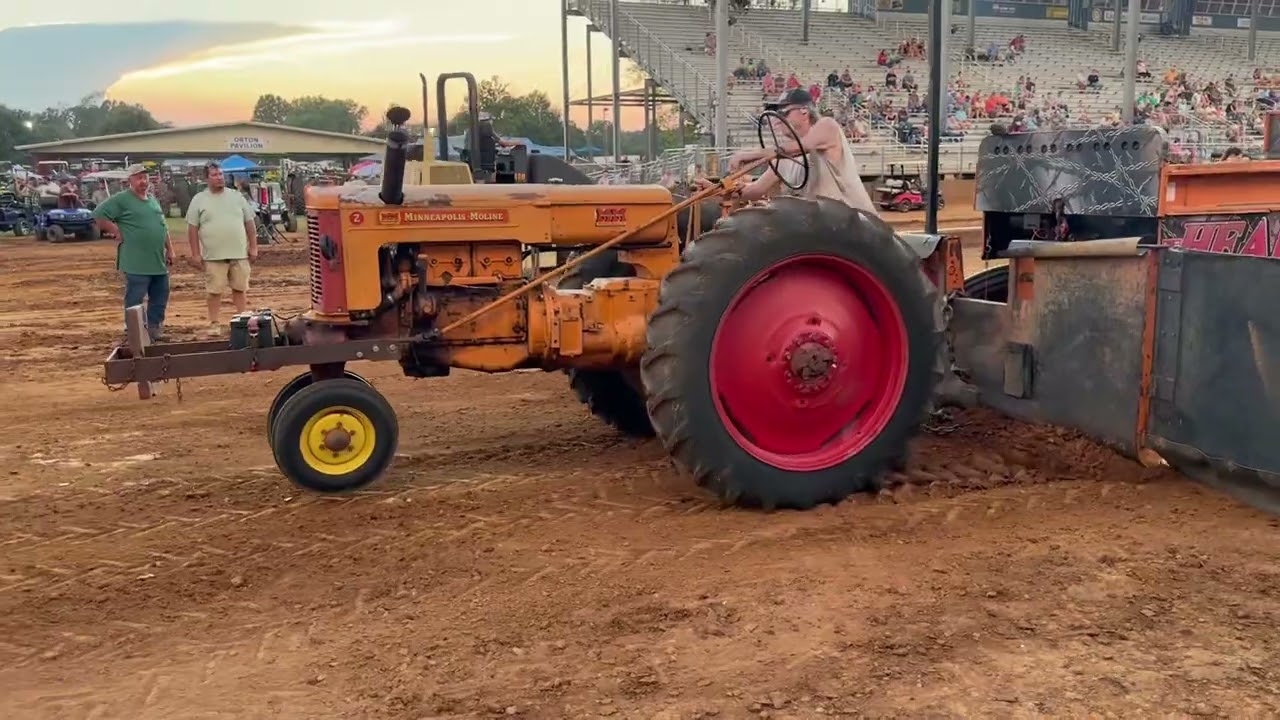 Antique Tractor Pull: John Deere 60, Moline 445, Z-Moline, and Oliver 77