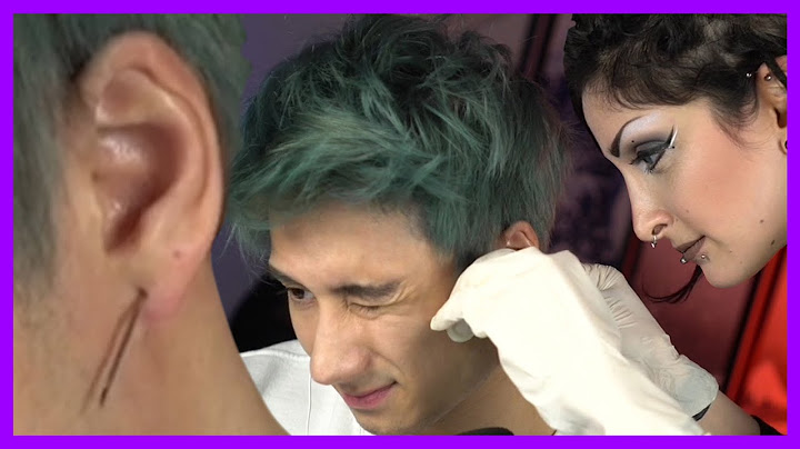 Ohrlöcher stechen im Stream I Julien Bam Twitch Highlight