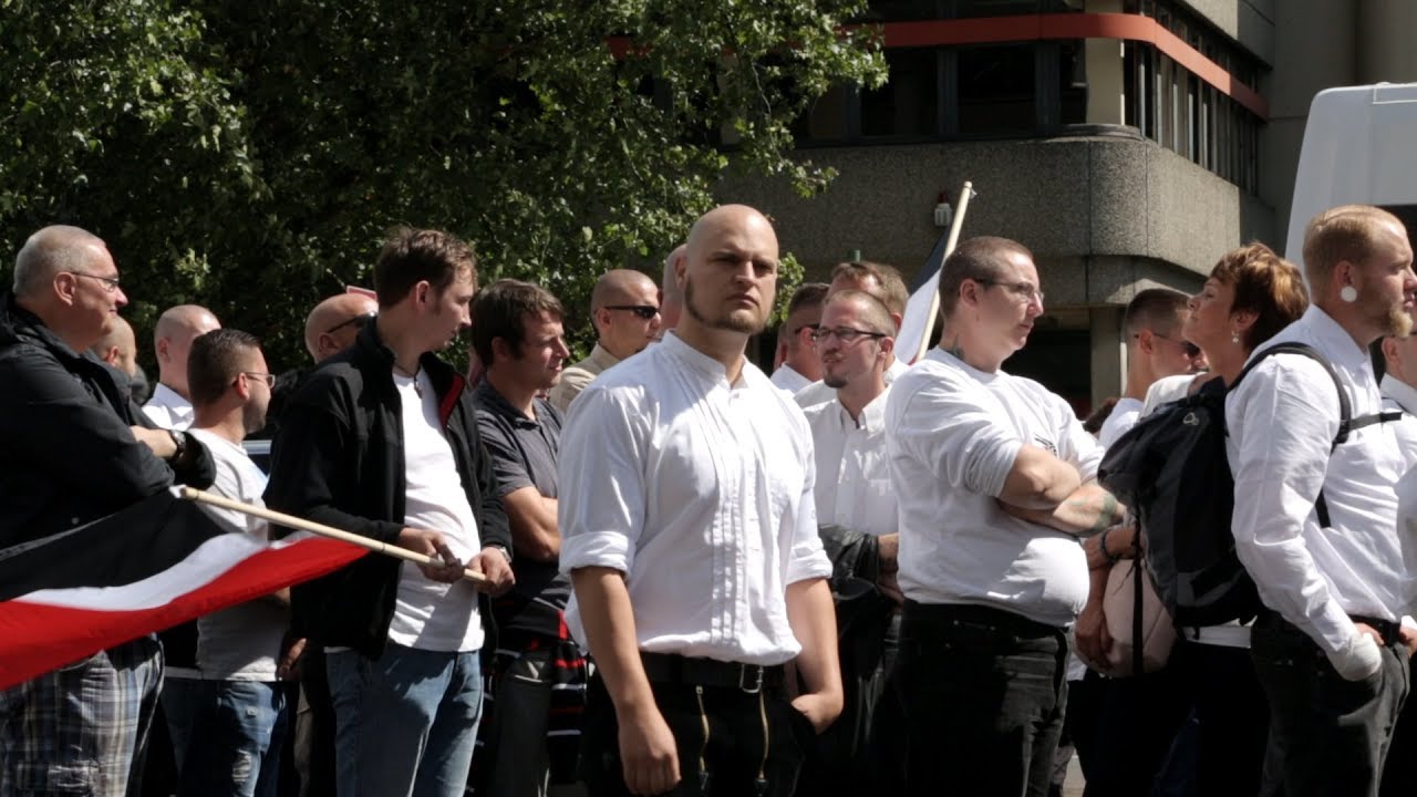 Rechtsextreme marschieren in Berlin - Proteste gegen Aufmarsch