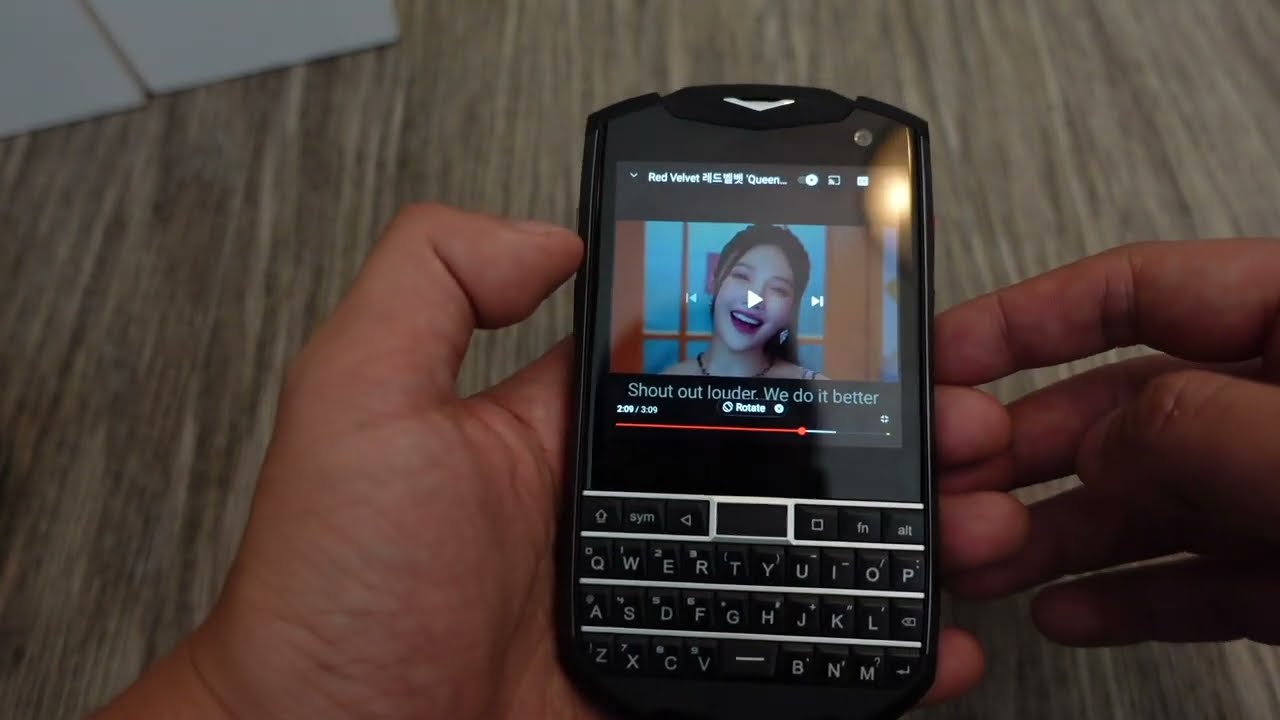 Unihertz Titan Pocket unboxing + overview - Blackberry Classic fans rejoice!