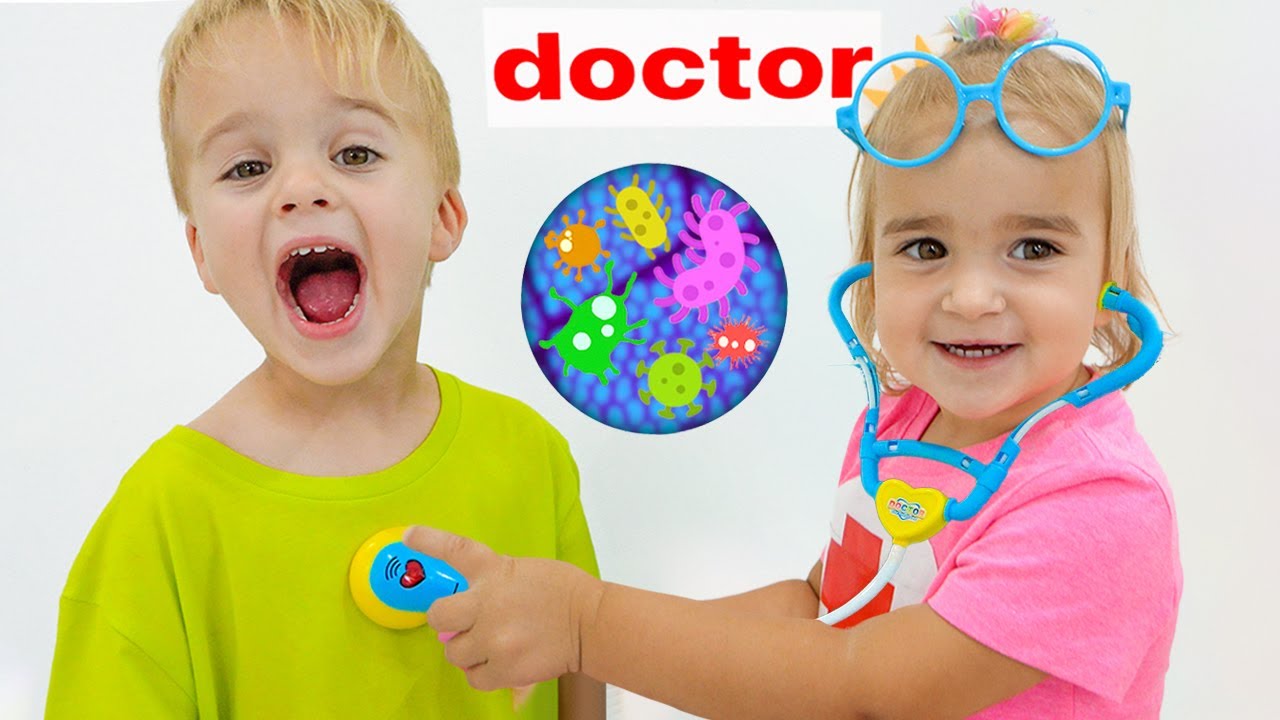 Алиса играет в доктора и помогает всем!