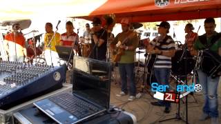 Los Mayitos De Sinaloa Ft. Banda Punto Medio - El Quincen4s (En Vivo 2013)