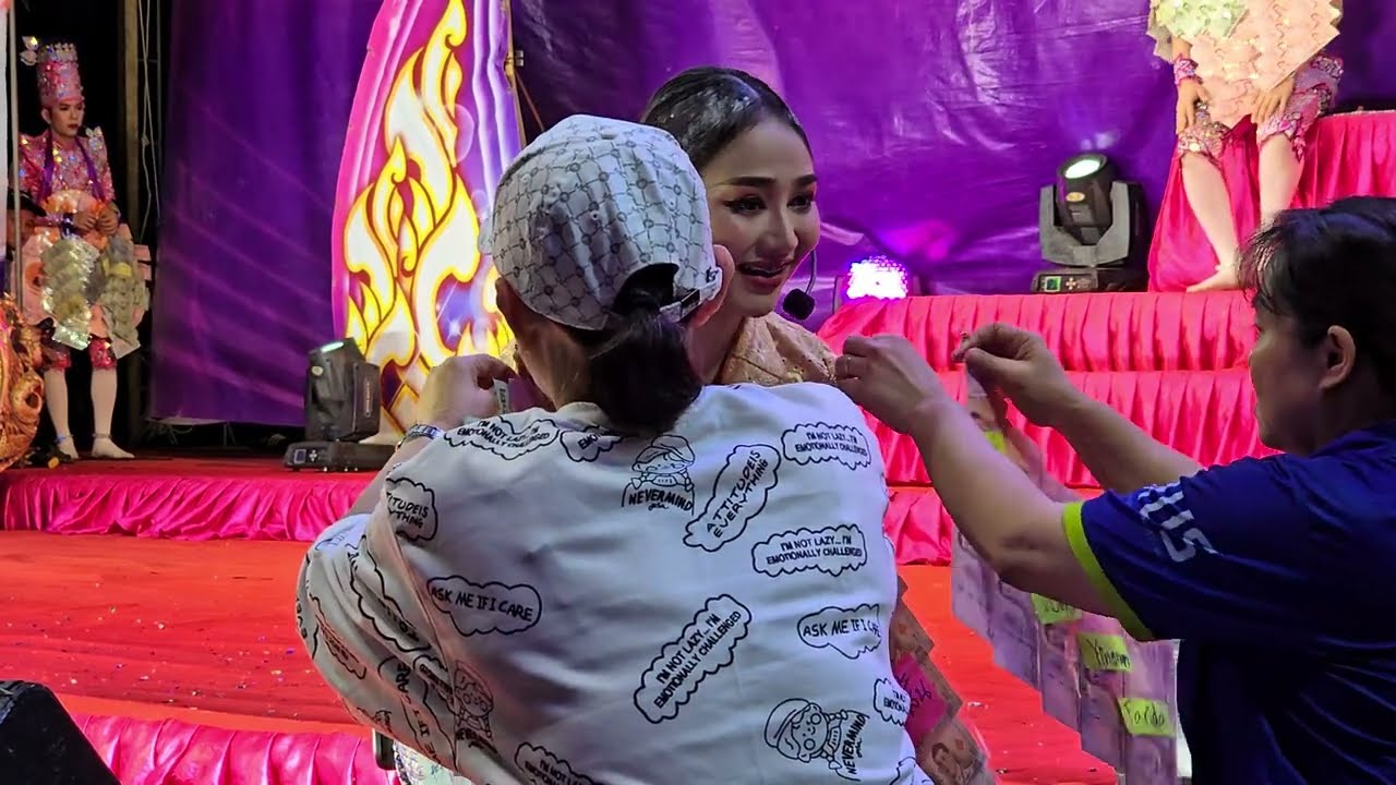 ฉากเจ้าเวียง มาหาแม่พวง พระเอกนุกฤษฎาออกฉากแรก ปะทะน้องนุ่นเนตรชนกที่แสดงเป็นแม่