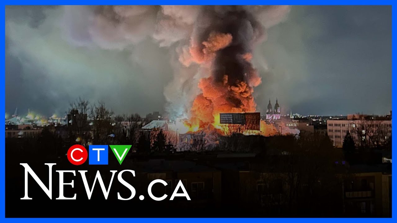 Major fire at historic Montreal building closes Jacques-Cartier Bridge, causes traffic chaos