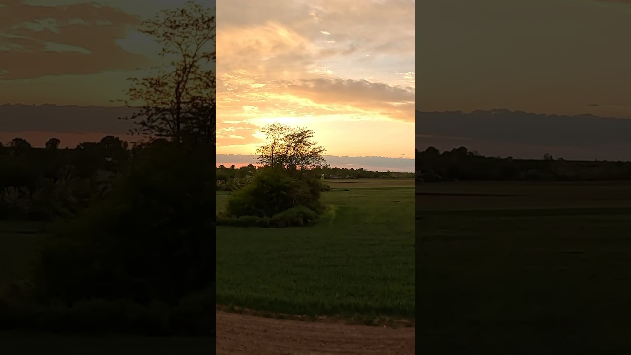 🇷🇴 Romanian village seen at the golden hour 🌅 