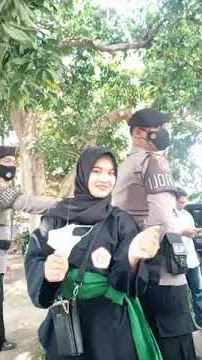 Mau goyang malah disenggol pak polisi ganteng viral di Tik-tok ‼️#videolucu #tiktok #polisi #shorts