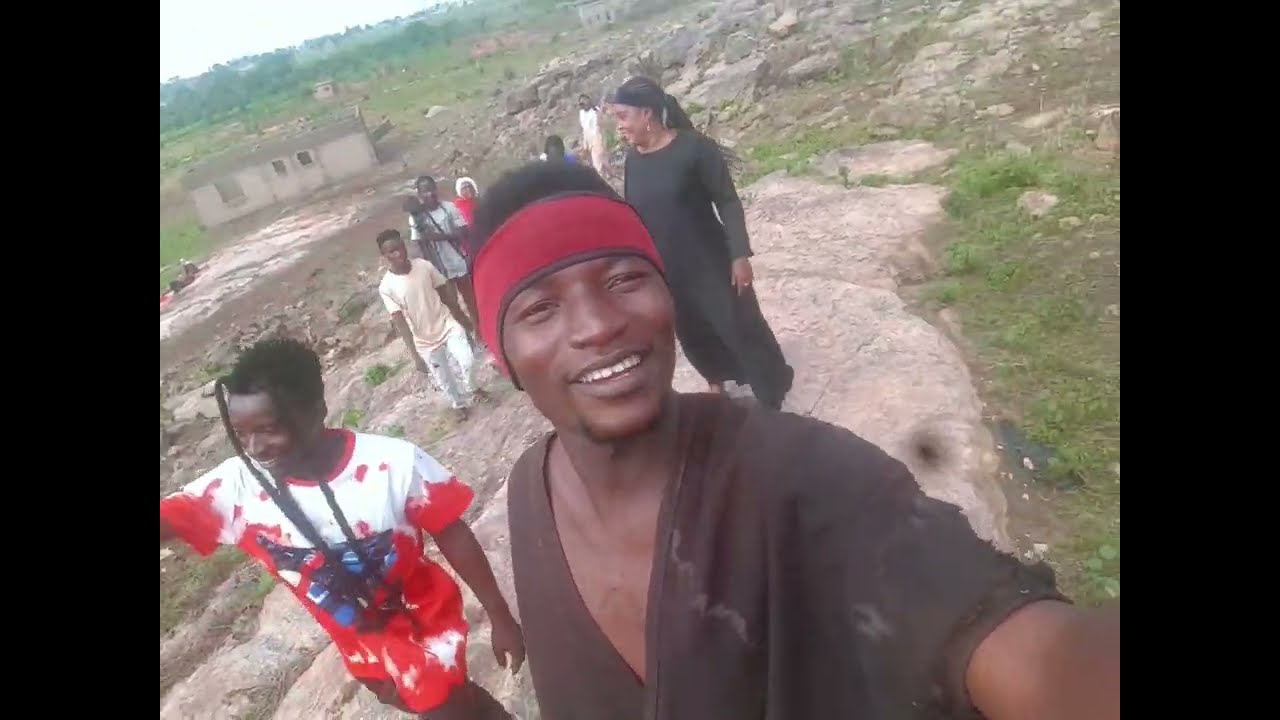 Муж Аляны, нас 21 человек, на работе.