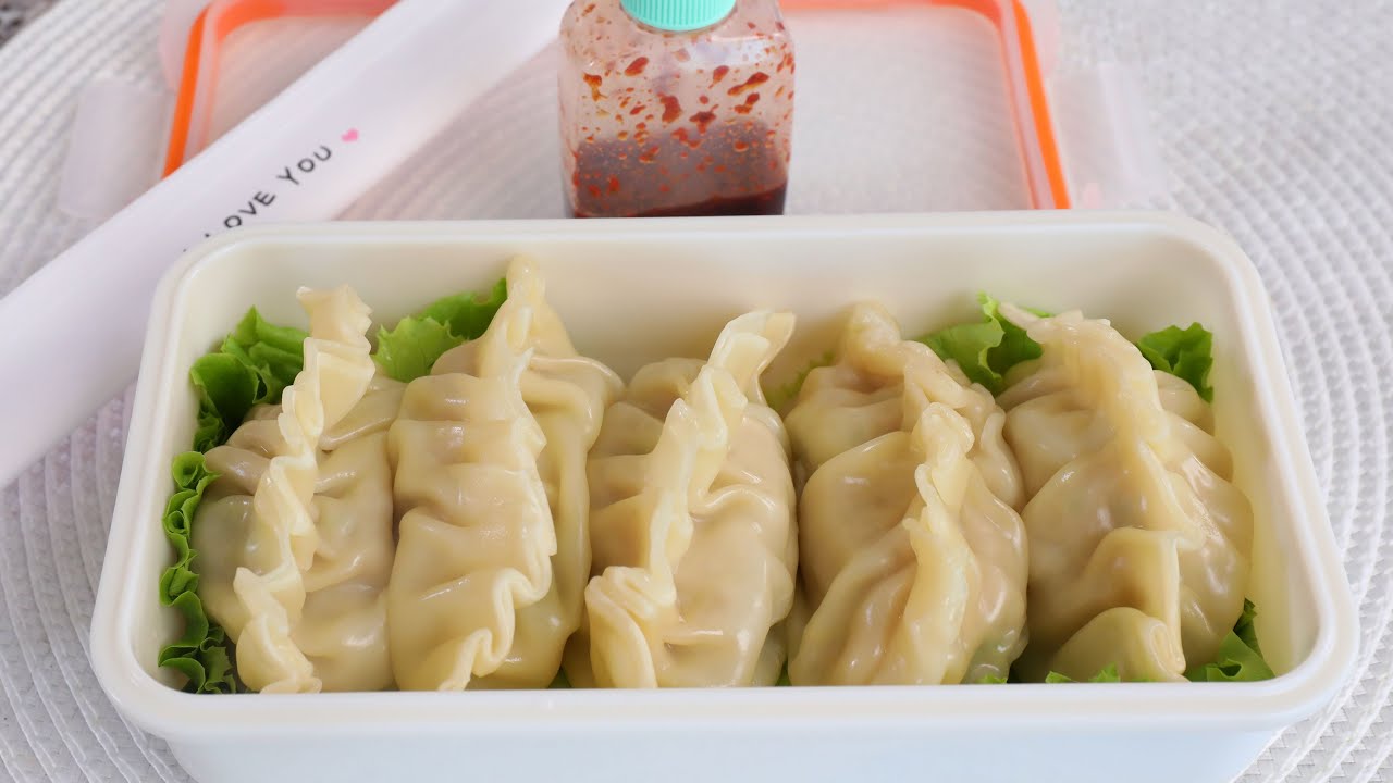 Chicken dumplings (Dakgogi mandu: 닭고기 만두)