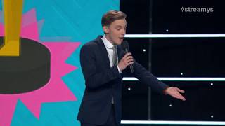 Vignette de la vidéo "Jon Cozart Roasts Lilly Singh, Liza Koshy & Casey Neistat with a Song - Streamys 2017"