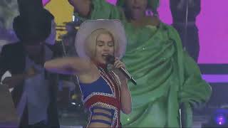 Miley Cyrus - Party In The USA | Bangerz Tour (Live from London) [HD]