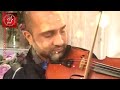 راهب يسوعي من الهند يعزف على الكمان أمام أيقونة سي دة النجاة في لبنان