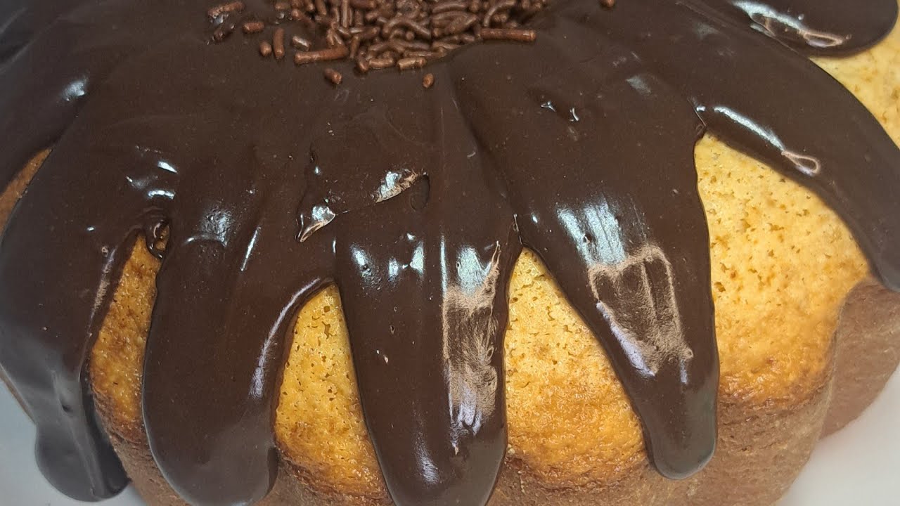 Bolo de leite  ninho com cobertura de chocolate!