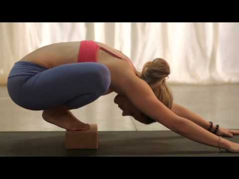 Yoga (Gaiam) - Crow Pose: A Yoga Tutorial - Yoga (Gaiam) - Crow Pose: A Yoga Tutorial