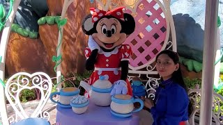 I bring inflated blueberry Violet Beauregarde to Minnie Mouse's backyard tea party
