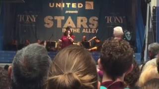 Keala Settle Sings At Stars In The Alley
