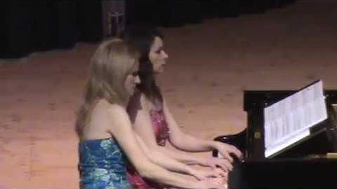 Anna & Ines Walachowski F. Chopin Variations for Piano four hands sur an air national de Moore