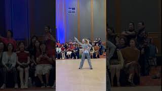 พลอยไลนแดนซ