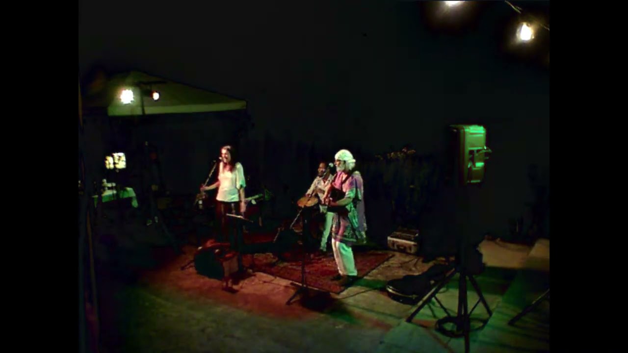 Universo infinito, Luz y Raíz.