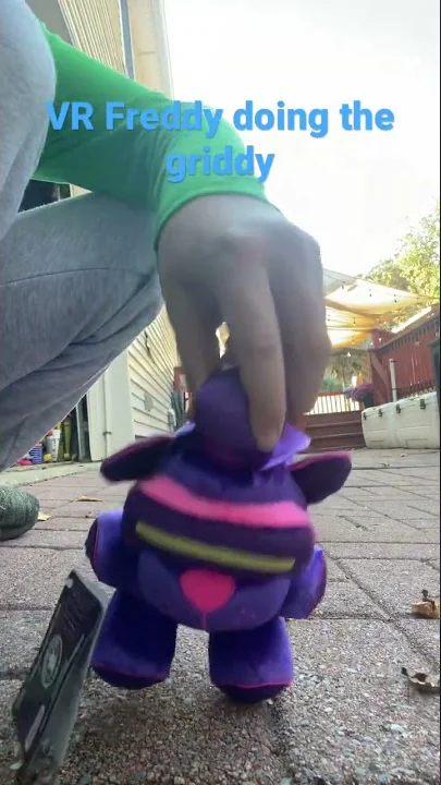 VR Freddy doing the griddy