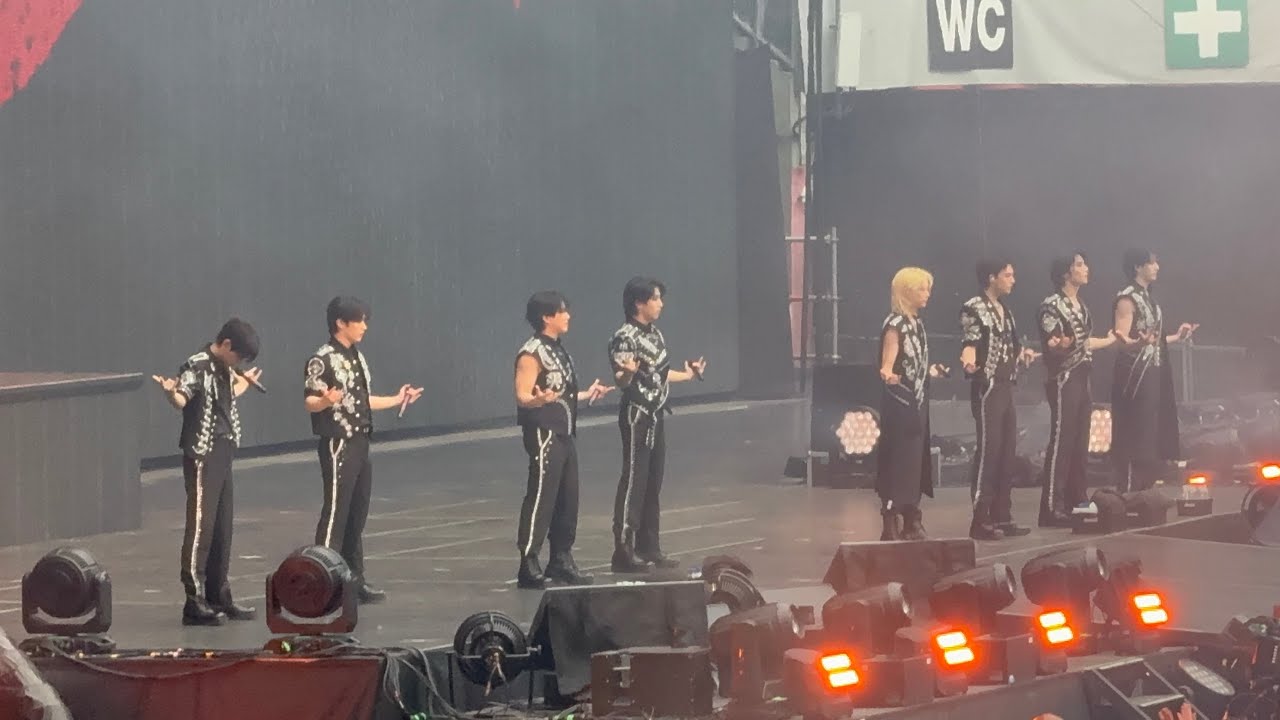 District 9 -  STRAY KIDS [DominATE Tour In Paris 2025]