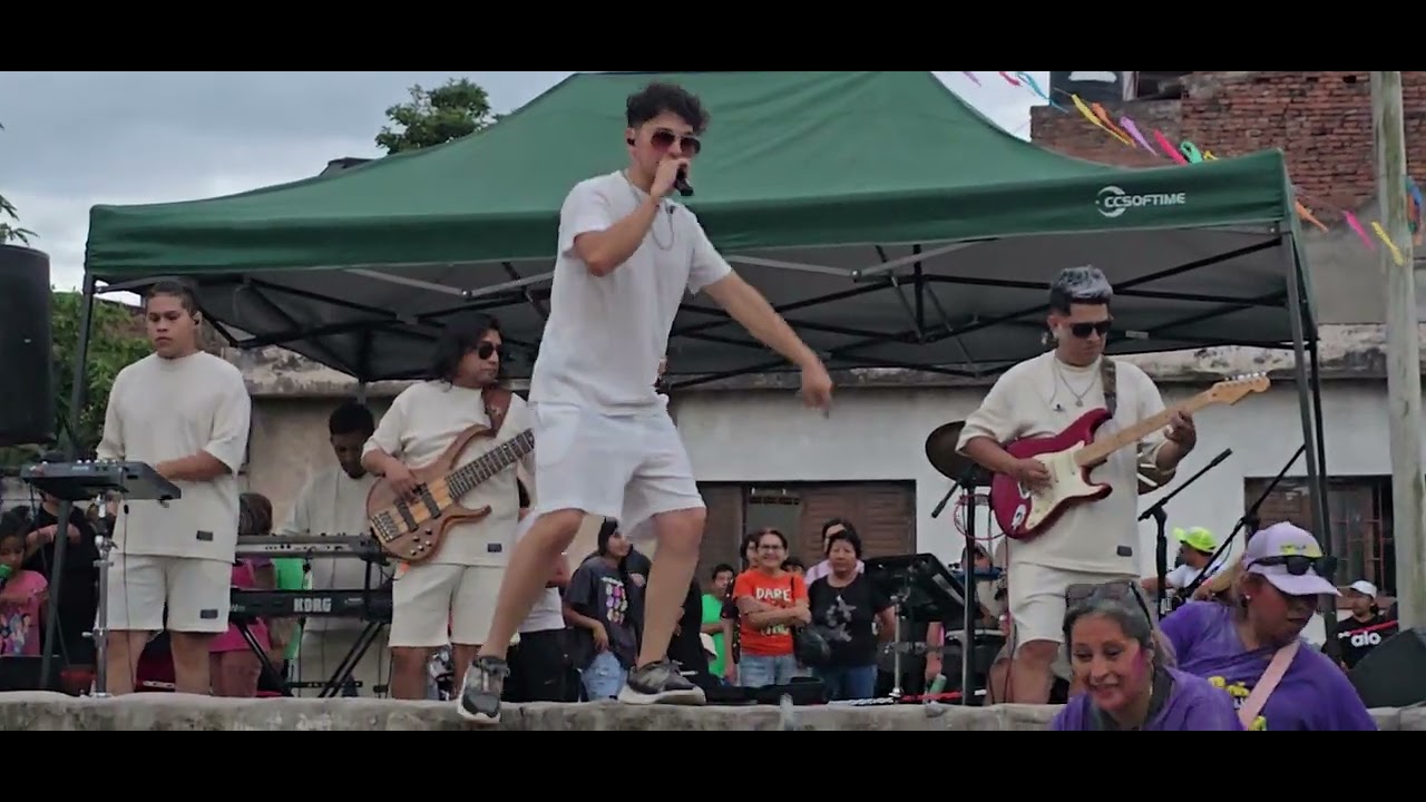 JESUS ROJAS EN LOS BOB ESPONJAS 