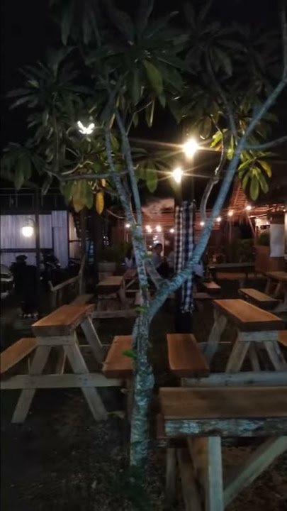 Story' WA IG suasana malam di kios lesehan pantai Pangandaran awal tahun 2021