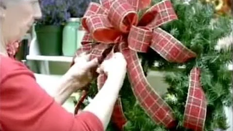 DIY Simple Christmas Wreath Tutorial - Nancy Alexa...