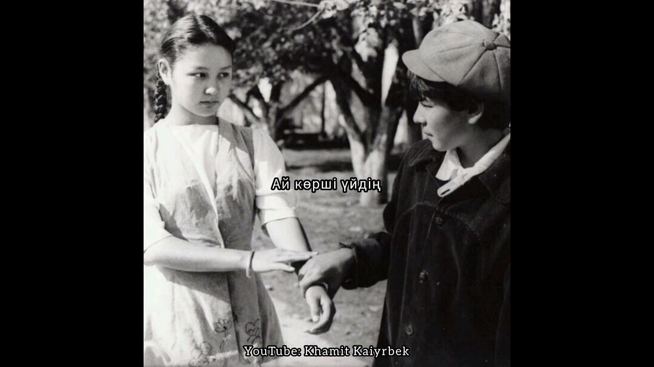 Көрші үйдің терезесінде жалаңаш