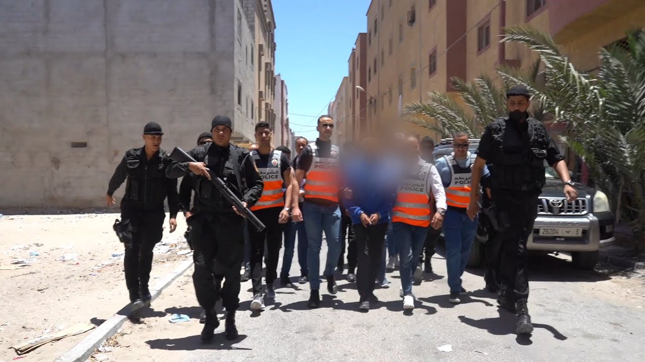 لحظة تمثيل جريمة قتل راح ضحيتها خمسيني يوم عيد الفطر بالداخلة