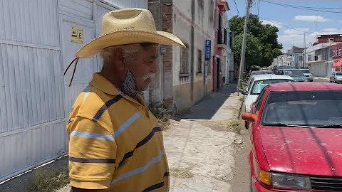 Tiene 74 aos de edad, se llama Gumercindo Garca , ...