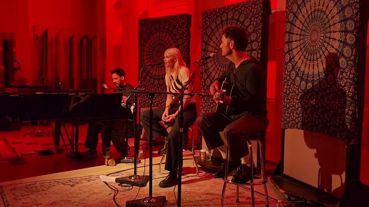 Linkin Park - The Emptiness Machine (stripped-down version), live at EastWest Studios
