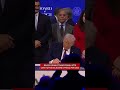 Davos, Donald Trump firma l'atto costitutivo del Board of Peace per Gaza
