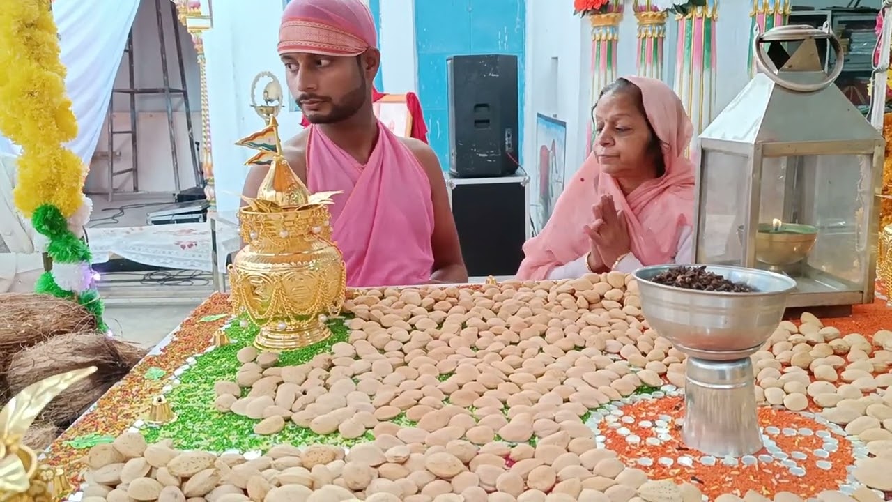 अर्घ समर्पित करते हुए 34 वें दिवस पर 